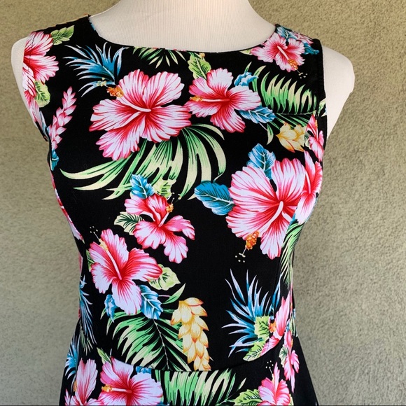 🌺 Hawaiian Floral Fit and Flair Dress Black 🌺 - Picture 5 of 11